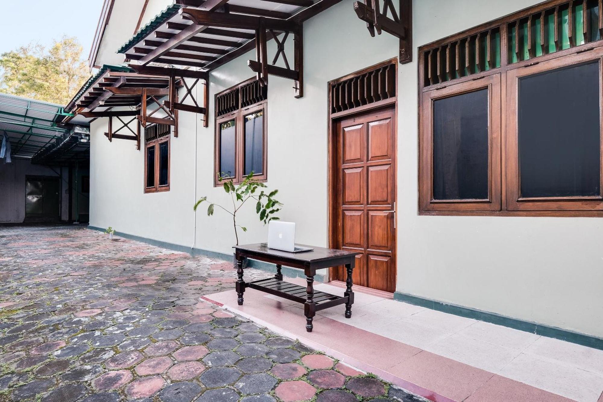Spot On 92068 Pudja Kesuma Homestay Syariah Jogjakarta Buitenkant foto