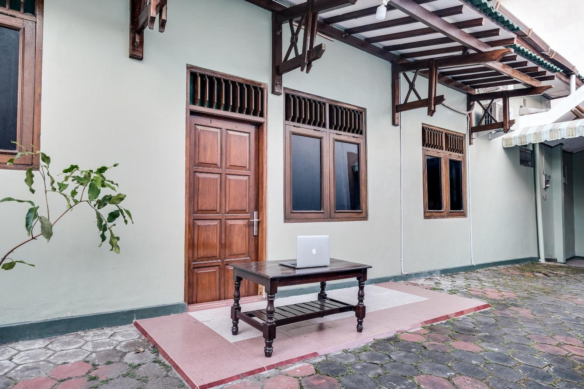 Spot On 92068 Pudja Kesuma Homestay Syariah Jogjakarta Buitenkant foto