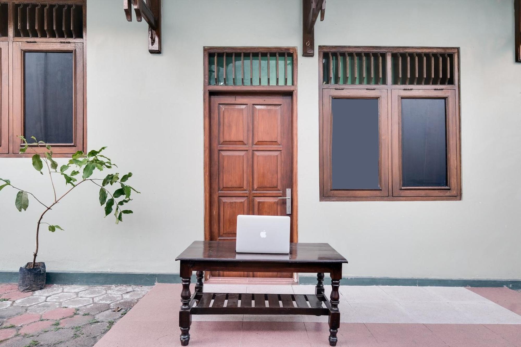 Spot On 92068 Pudja Kesuma Homestay Syariah Jogjakarta Buitenkant foto