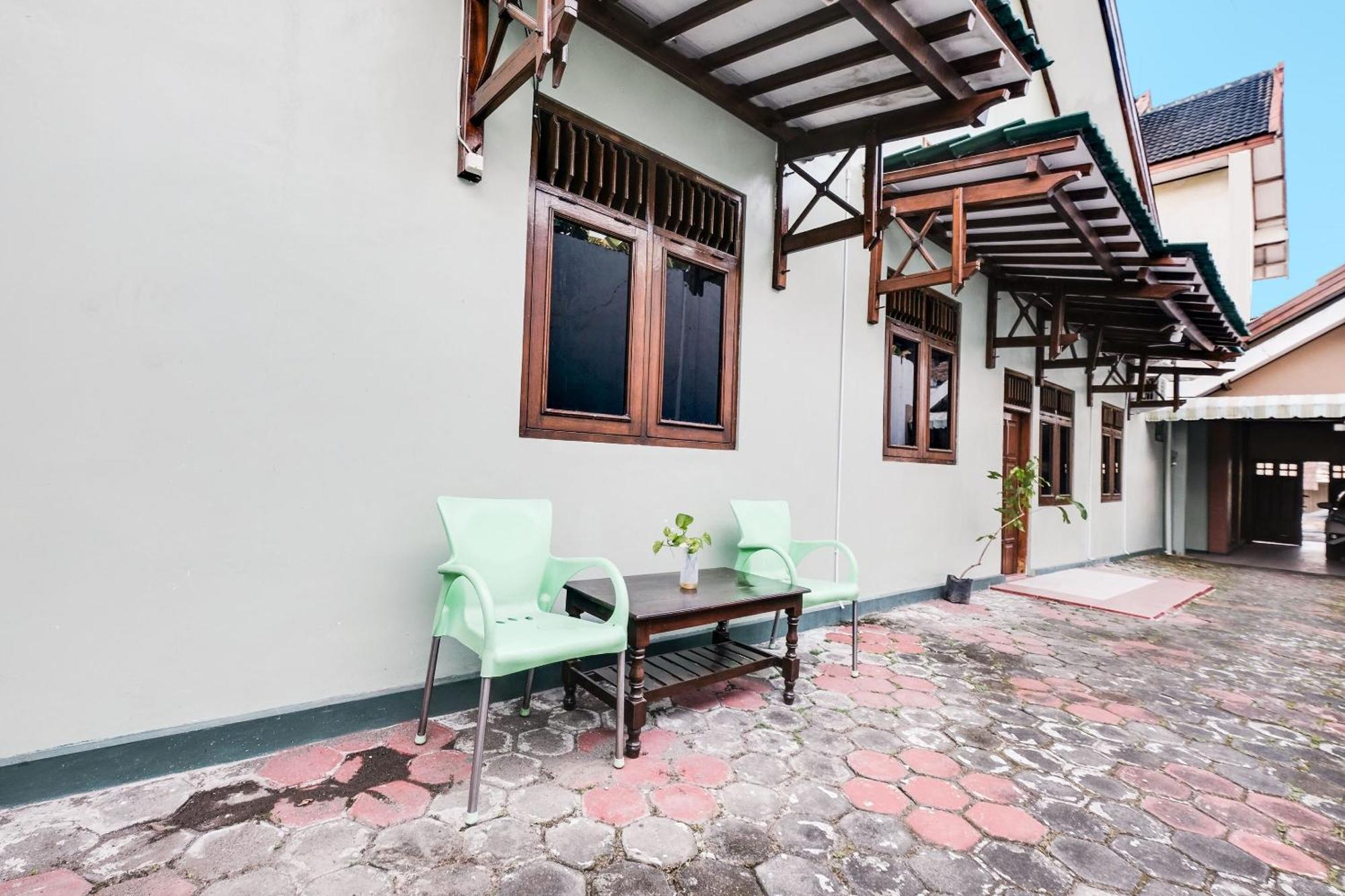 Spot On 92068 Pudja Kesuma Homestay Syariah Jogjakarta Buitenkant foto